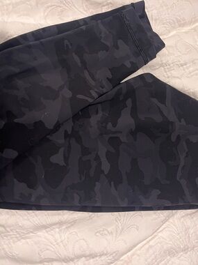 LULULEMON BLACK CAMO LEGGINGS